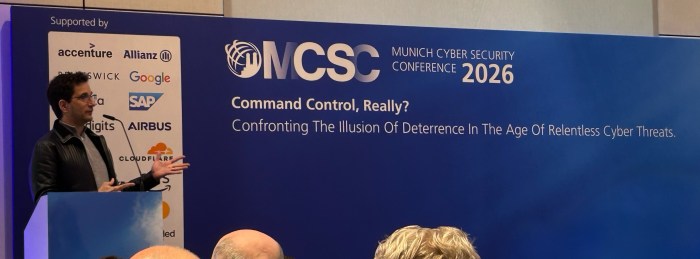 Jeff Moss starting the event